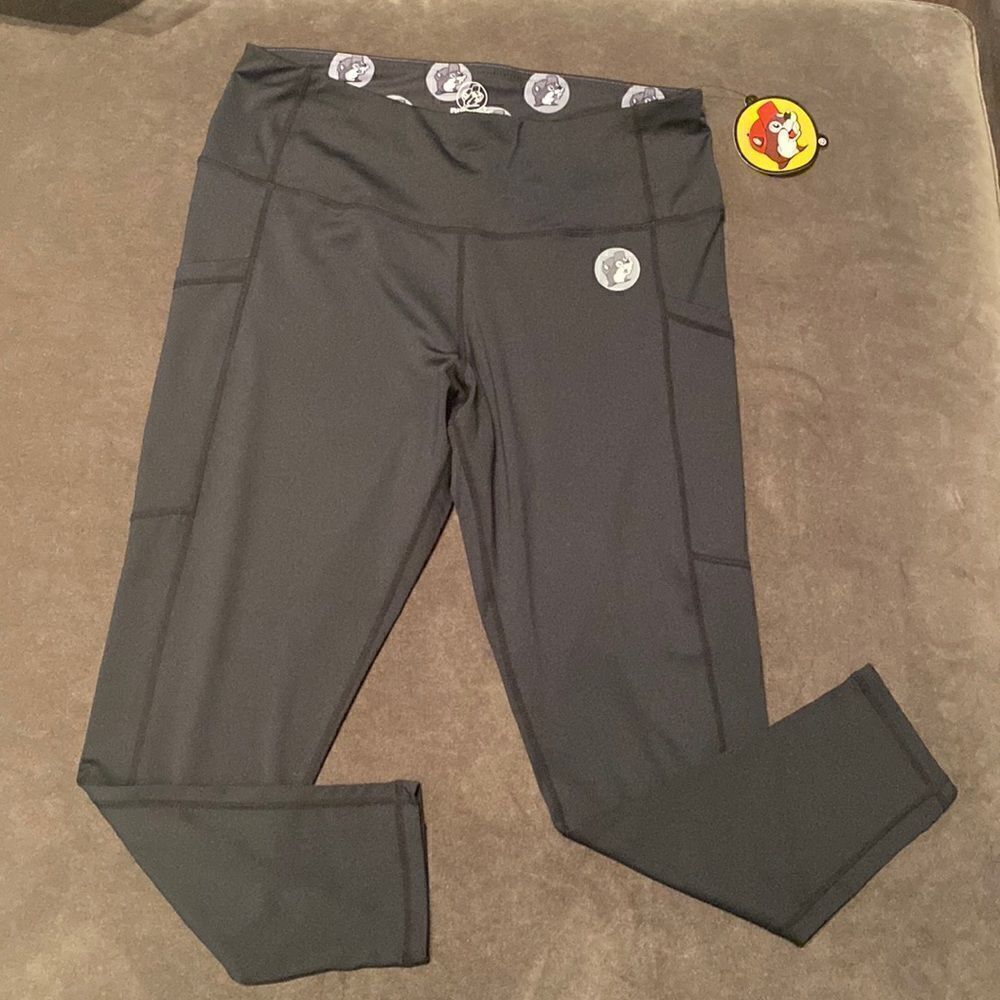 Women’s Buc-ee’s Black Capri Yoga Pants Leggings Size Large NWT